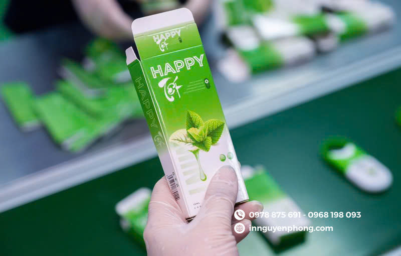 Khách hàng được kiểm tra hàng mẫu trực tiếp tại xưởng trước in